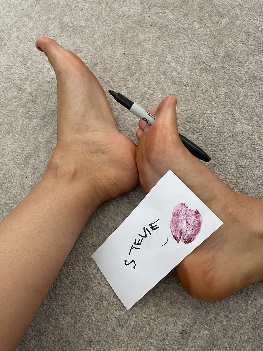 KJonesTights's tweet photo. 💋 xo
.
.
.
#cabincrew #cabincrewtights #nylons #tights #stockings #foot #fetish #feet https://t.co/ezuy9ISNWb