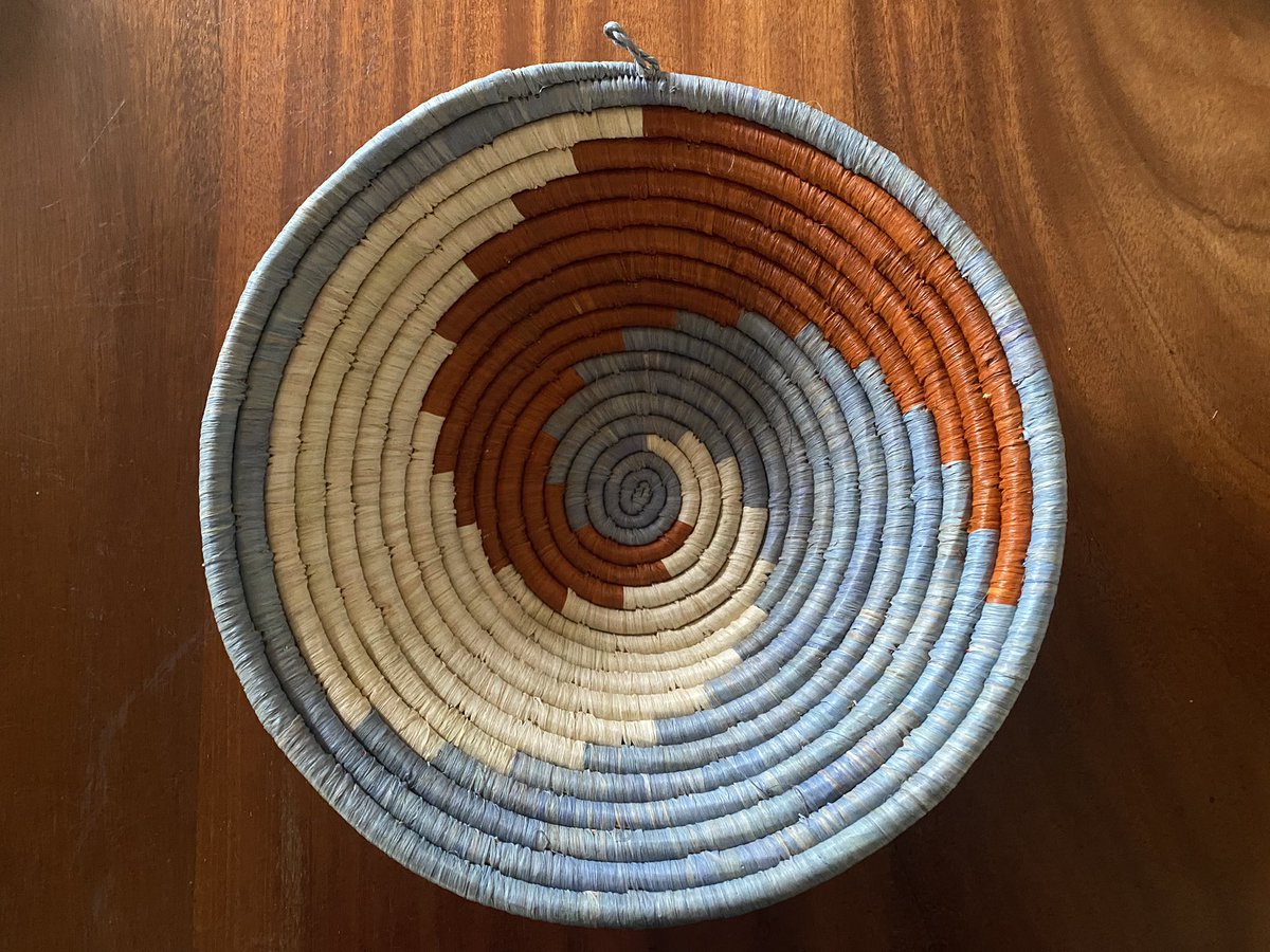 WEAVILEUGANDA's tweet photo. WEAVILE African craft 

#uganda #africa #craft #basket #femalegroup #ウガンダ #アフリカ #クラフト #バスケット #籠 #女性グルー��� #ハンドメイド #女性支援 #国際協力 #weavileuganda #アフリカ旅行 #テーブルマット #コースター https://t.co/zGg3W4mvc3