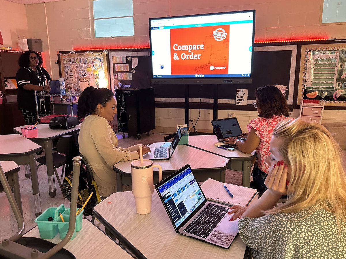 mollyp72's tweet image. Ms. Clay sharing engaging and interactive Nearpod math lessons with her team.  #commUNITY #teachwithLAN #studentengagement @LAComoFWISD @LANschools @nearpod