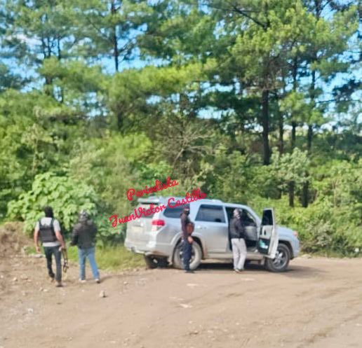 juanVictorCas1's tweet photo. 🚨URGENTE🚨URGENTE🚨

AVISTAMIENTO DE COMANDO ARMADO EN GUATEMALA

Pobladores de #SantaEulalia #Huehuetenango alertan sobre la presencia de un comando armado que está instalando puestos ilegales de registro en la ruta a la frontera con #México 👇👇 https://t.co/8UGncEWLfH
