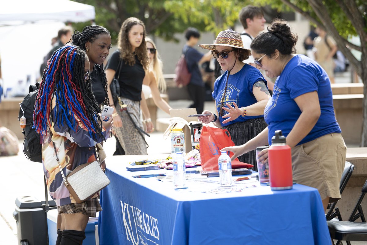 kulibraries's tweet image. (Wescoe) Beach Day … kicked off the Hawk Hunt libraries passport challenge. Congrats to our first finishers Frederick and Taylyn, recipients of a limited edition Watson Centennial t-shirt. #HawkWeek
