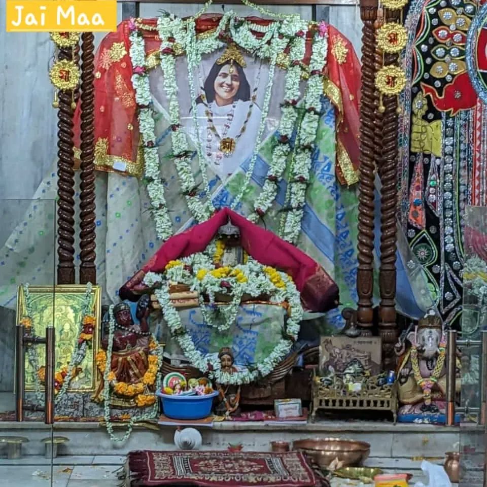 TraditionalVar1's tweet image. 26 aug 2024 को #कृष्णजन्माष्टमी मनाई गई, भक्तों ने व्रत कर के मंदिरों एवं घरों में श्रृंगार किया और मत्था टेका।
#बनारस में ये उत्साह का माहौल अभी छट्ठी तक चलेगा।
#शिव की नगरी #काशी अपने हर त्यौहार को एक दम अलग ही अंदाज़ में मनाती है।
#krishnajanmashtami2024