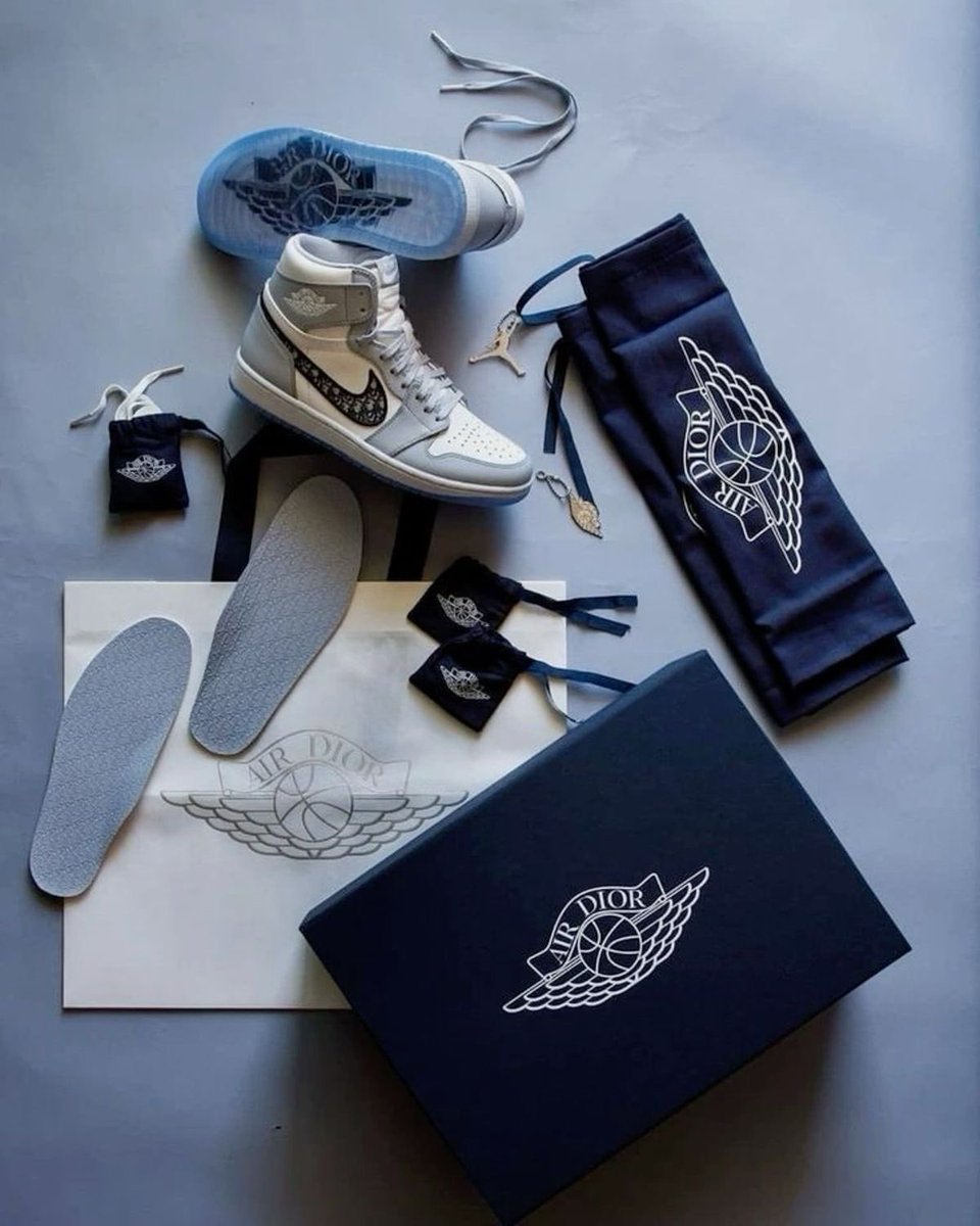 Chazz360's tweet photo. The Air Jordan 1 Dior.

Name a better Jordan 1, don’t worry I’ll wait 🤷🏾‍♂️ https://t.co/s281ReMLBl