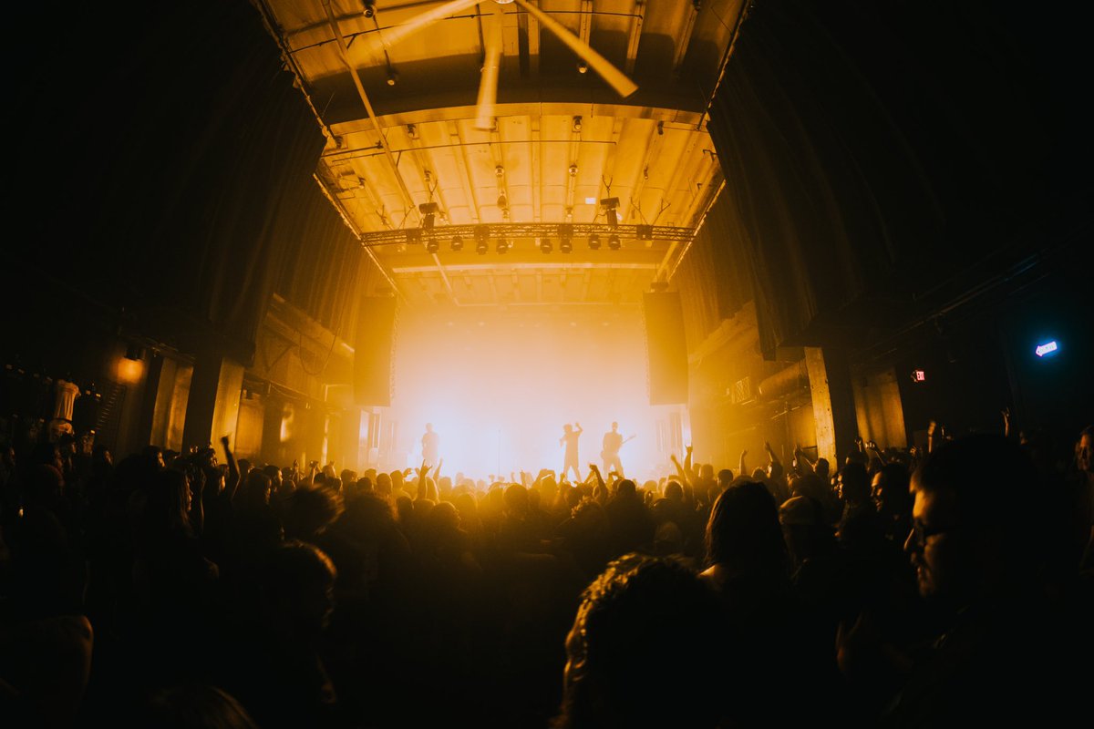 Crown The Empire (@crowntheempire) on Twitter photo Nashville are you ready? The Not Dead Yet Tour is in your city tonight at <a href="/BBowlNashville/">Brooklyn Bowl Nashville</a> 🔥 Then we’re off to Texas to finish this run…
📸 @shredXward Nashville are you ready? The Not Dead Yet Tour is in your city tonight at <a href="/BBowlNashville/">Brooklyn Bowl Nashville</a> 🔥 Then we’re off to Texas to finish this run…
📸 @shredXward