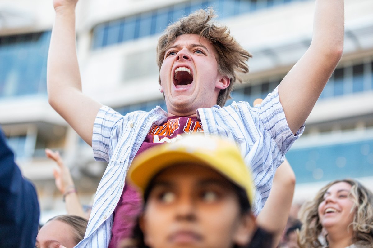 StudentsAtVT's tweet photo. π¦ Nobody does school spirit like Hokies do β¨ Check out the #VT28 class photo and more in our full album from the Hokie Hi Spirit Rally! Thanks to @HokiesOnTrack for hosting this Weeks of Welcome event! π§‘
Photo album: https://t.co/9IlqxdNdIF https://t.co/H8N2IeX82e