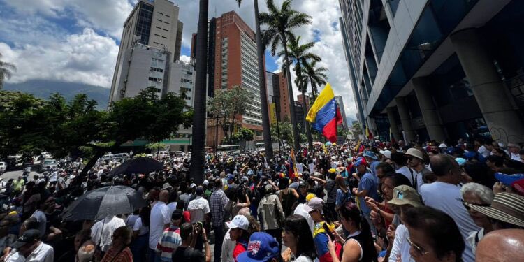 Hace un mes los venezolanos salimos de manera democrática, cívica y pacífica, en una histórica jornada a expresar nuestra voluntad de cambio a través de las urnas electorales.

Ejercimos la soberanía popular por la paz y la prosperidad #VenezuelaVotó.

#28Ago