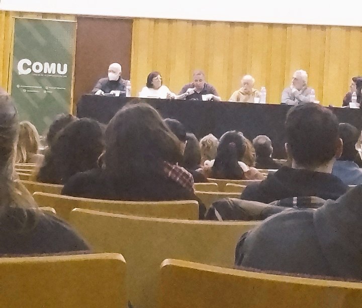 kaanutz's tweet photo. Preguntame que docentes me volaron la cabeza y te voy a hablar de tres muchachos. 

@unfernandezmas 
@sjgandar 
@ale_kaufman https://t.co/l2LrqPLS6y