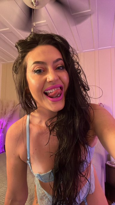 I&rsquo;m on MFC live now https://t.co/LygXEFmIU5