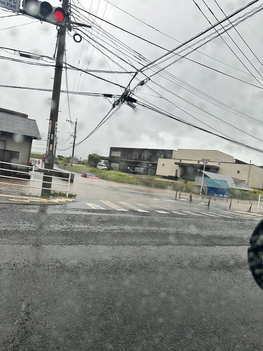 mk (@ft_0412) on Twitter photo あちこちで冠水してきてる🥶
皆さん運転の際は気をつけて下さい あちこちで冠水してきてる🥶
皆さん運転の際は気をつけて下さい