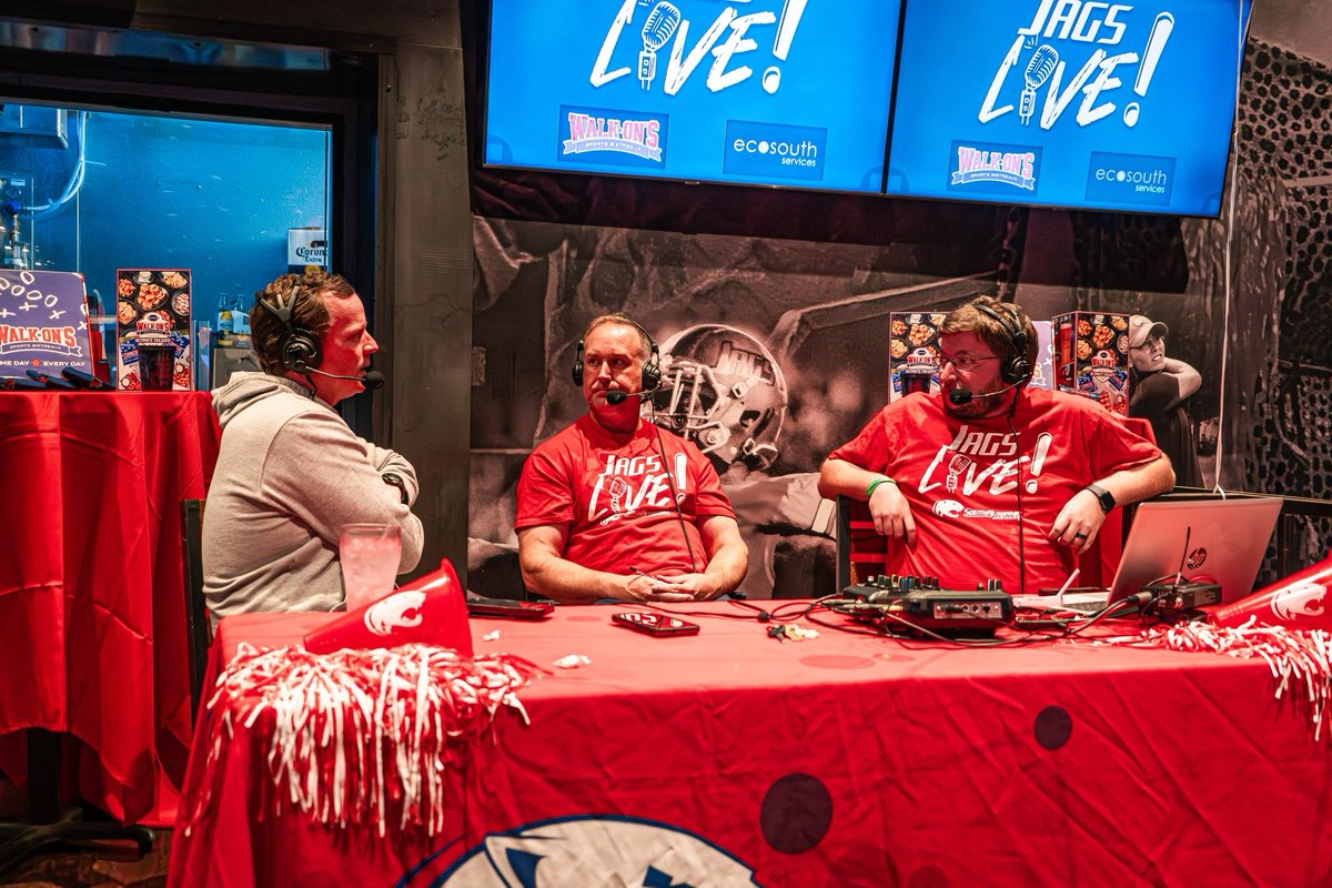 SouthAlabamaFB's tweet photo. First coaches show of the year 🎙️

🫡🍎⚪️ https://t.co/BqJgai9FoX