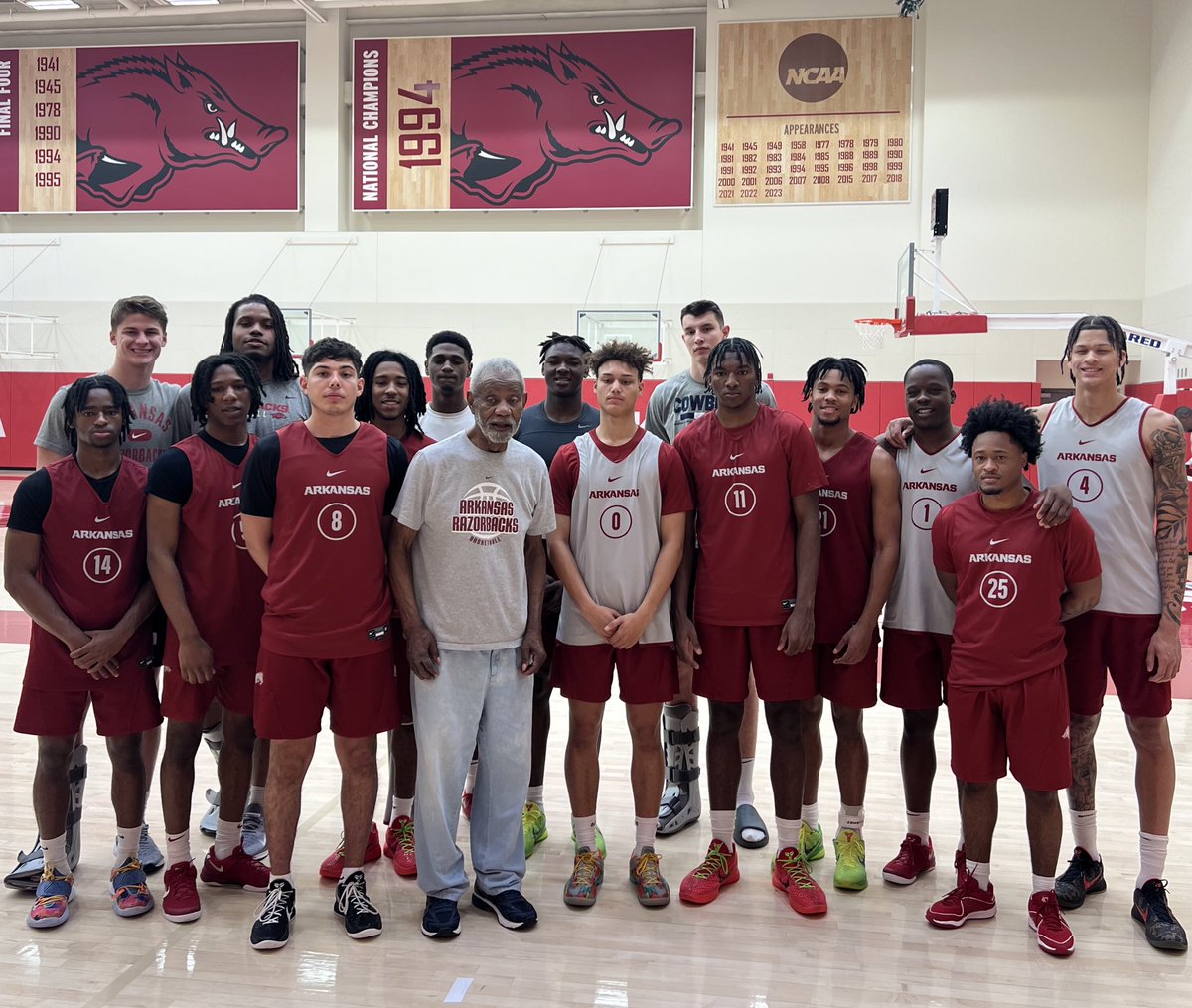 CoachCalArk's tweet photo. @RazorbackMBB Thank you to Coach Richardson for stopping by today! https://t.co/j0GtuSVIUG