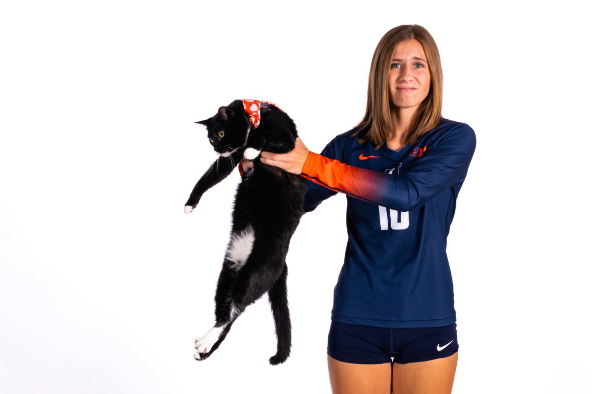 What's a photo shoot without a little fun? 😉

#Illini | #HTTO