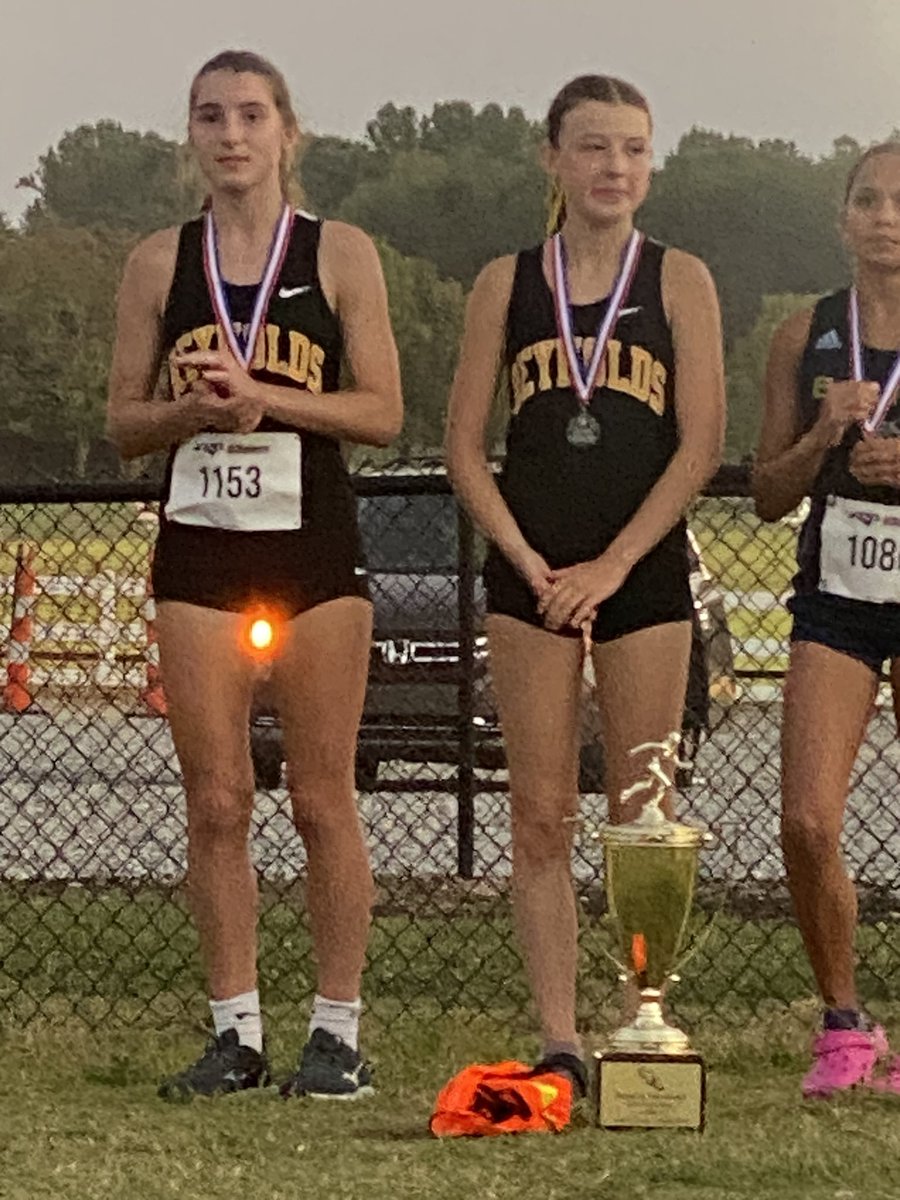 RJRRunning's tweet image. Isla Downard and Kate Beeler finish 12th and 13th and 2nd Team All County at the Norman Trzaskoma Invitational
