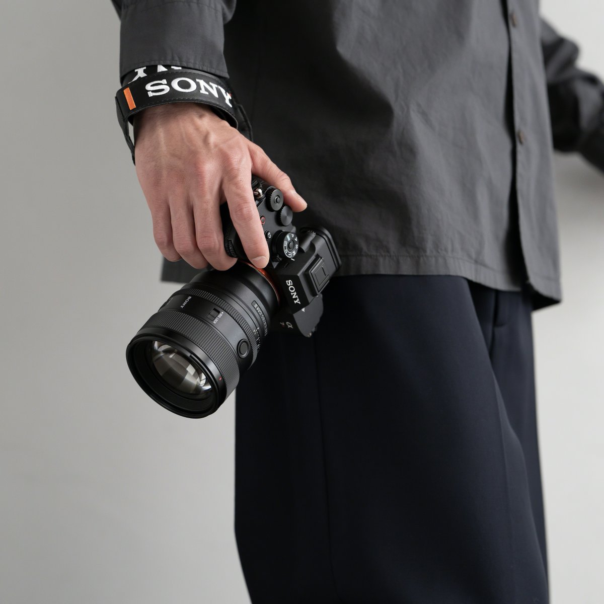 CameraHouse's tweet image. 🔥 Elevate your photography and videography with the Sony FE 85mm f/1.4 M2 GM Lens! Capture unforgettable moments with dreamy backgrounds and crystal-clear details. 

➡️ Head in-store or camerahouse.com.au/sony-fe-85mm-f…
#Sony85mm #BokehLovers #camerahouse