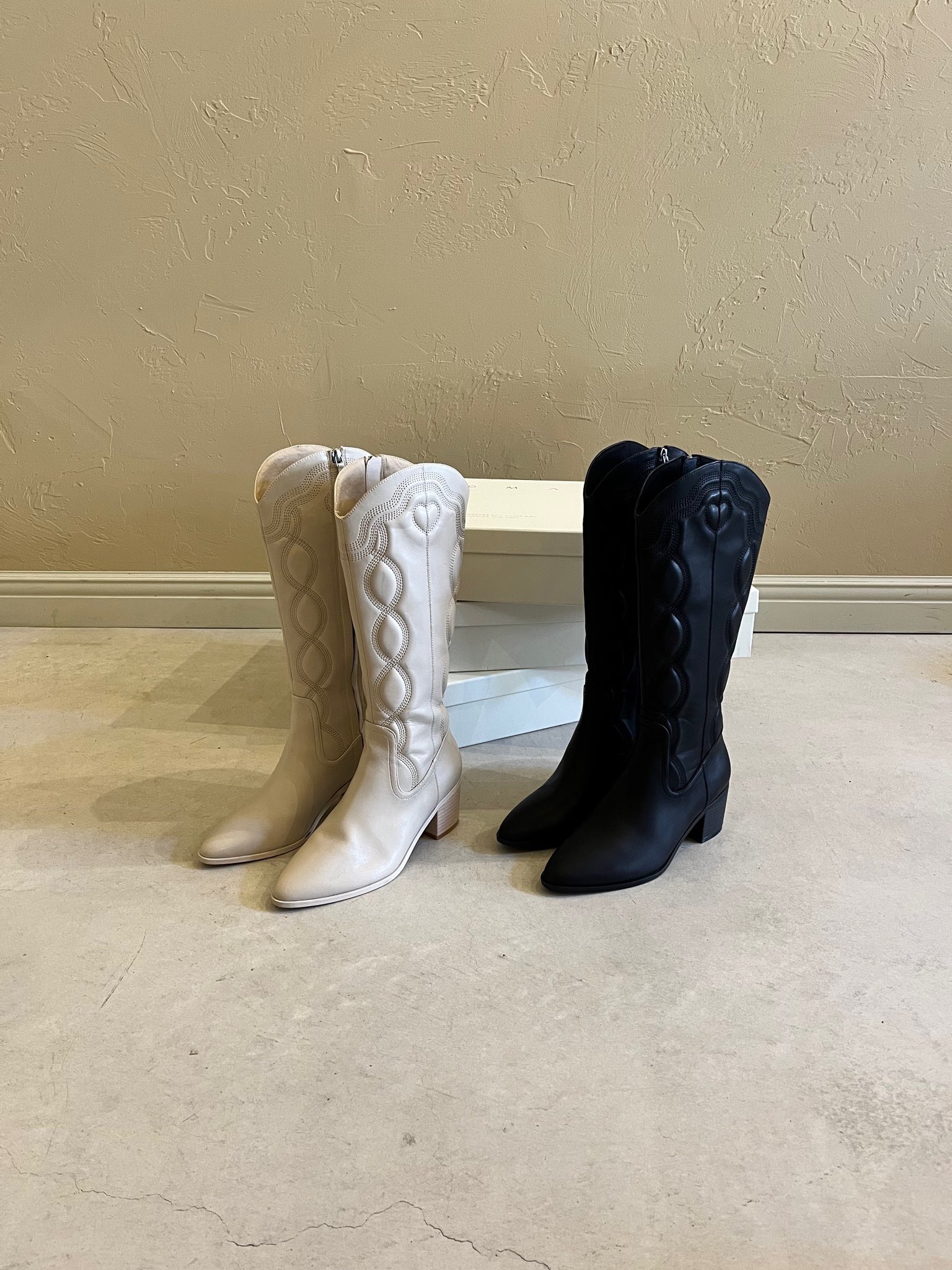 ANDMARY Heart point western boots Ivory