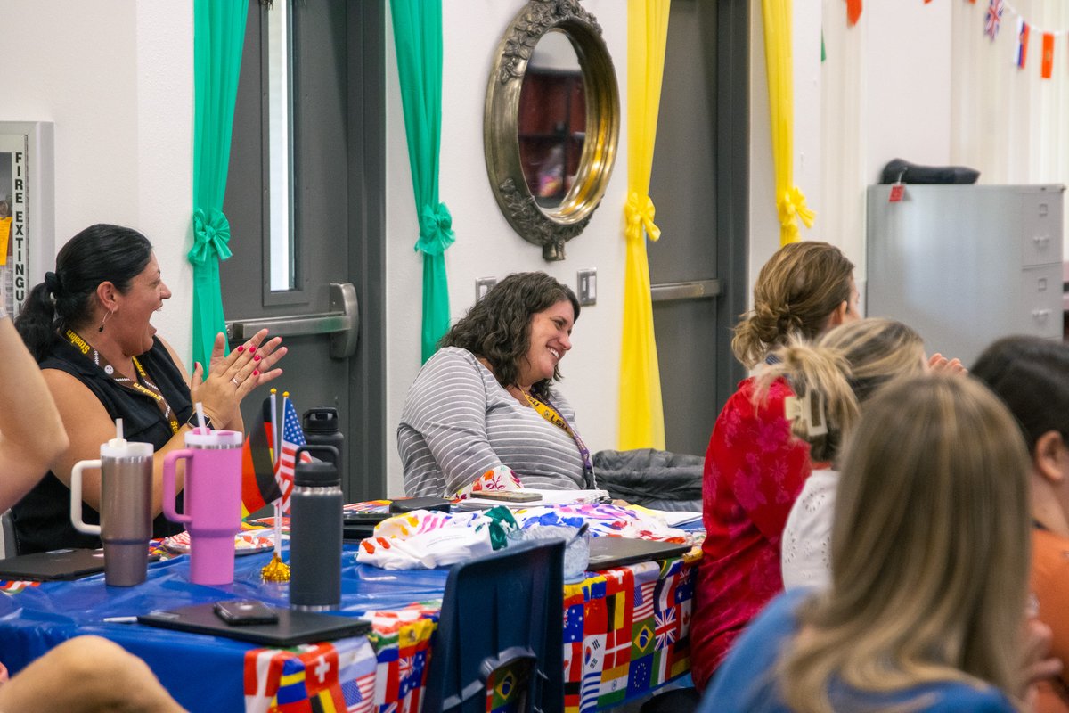 ScottsdaleUSD's tweet image. Congrats to Anasazi&apos;s Angie Griffith, named AZIBS IB PYP Teacher of the Year! 🎉 Principal Waldron &amp;amp; IB Coordinator Armstrong surprised her with the news today. Mrs. Griffith&apos;s dedication truly elevates excellence at Anasazi. 🌟 #ElevateExcellence #IBPYP #AnasaziProud #GoForGold