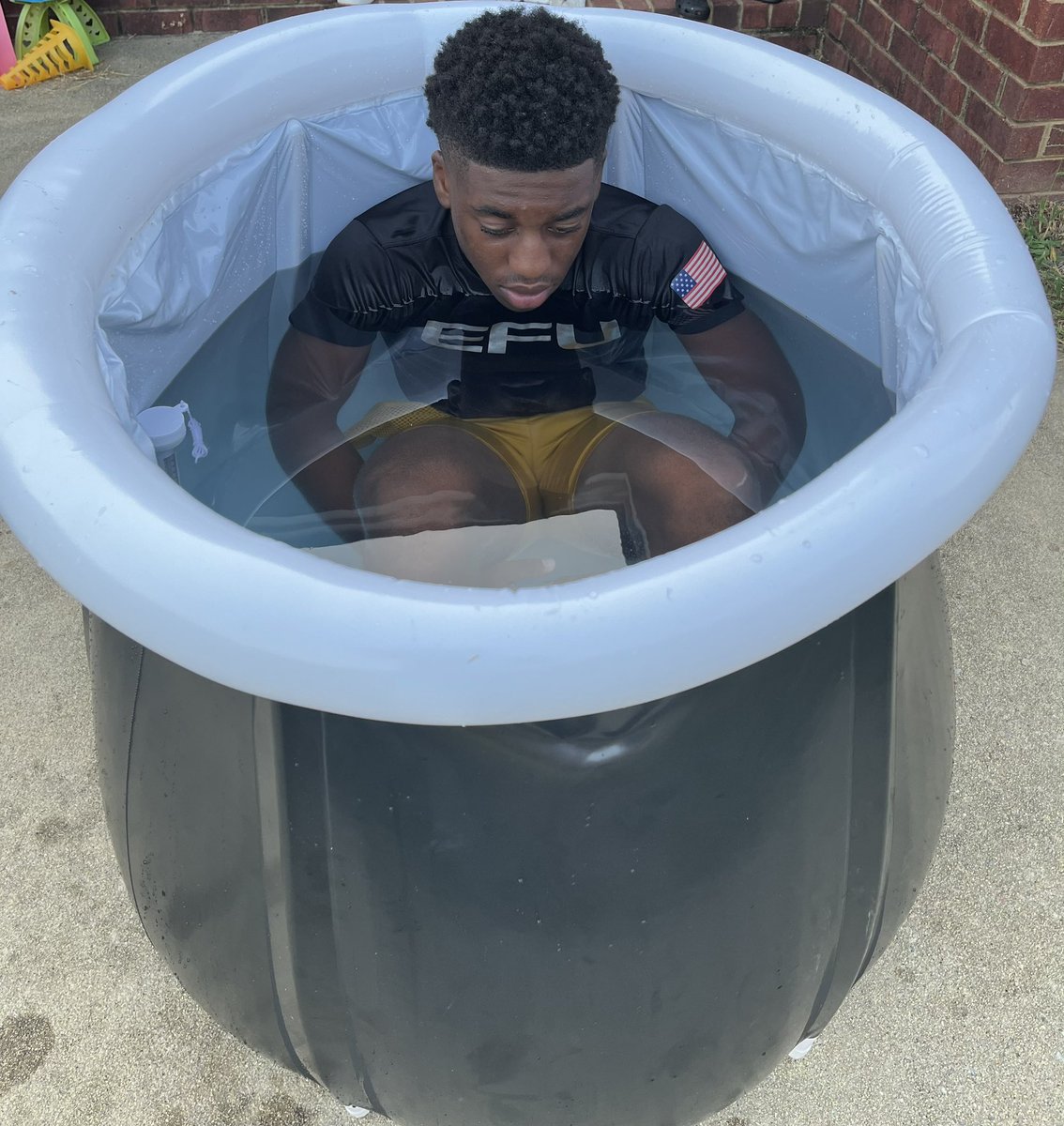BraydenBoults's tweet photo. Diving into the icy depths of an🧊🛁, Gearing up for the next gridiron battle.🏈 My dedication to recovery is as serious as my commitment to the game. Excellence isn’t just a goal, it’s a lifestyle. #GameDayPrep #RecoveryIsKey #studentathlete #RecoveryMode #AthleteLife https://t.co/iVUh75OyhS