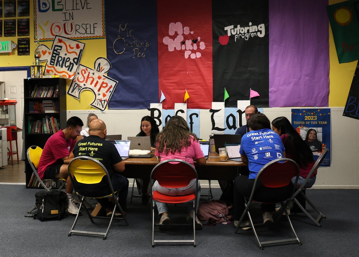 FoothillsBGC's tweet photo. Teamwork makes the dream work! 💙 Did you know our site leaders have weekly meetings to connect, discuss, and continue fine-tuning strategies to build Great Futures? ✨ https://t.co/lzPWKxbg16