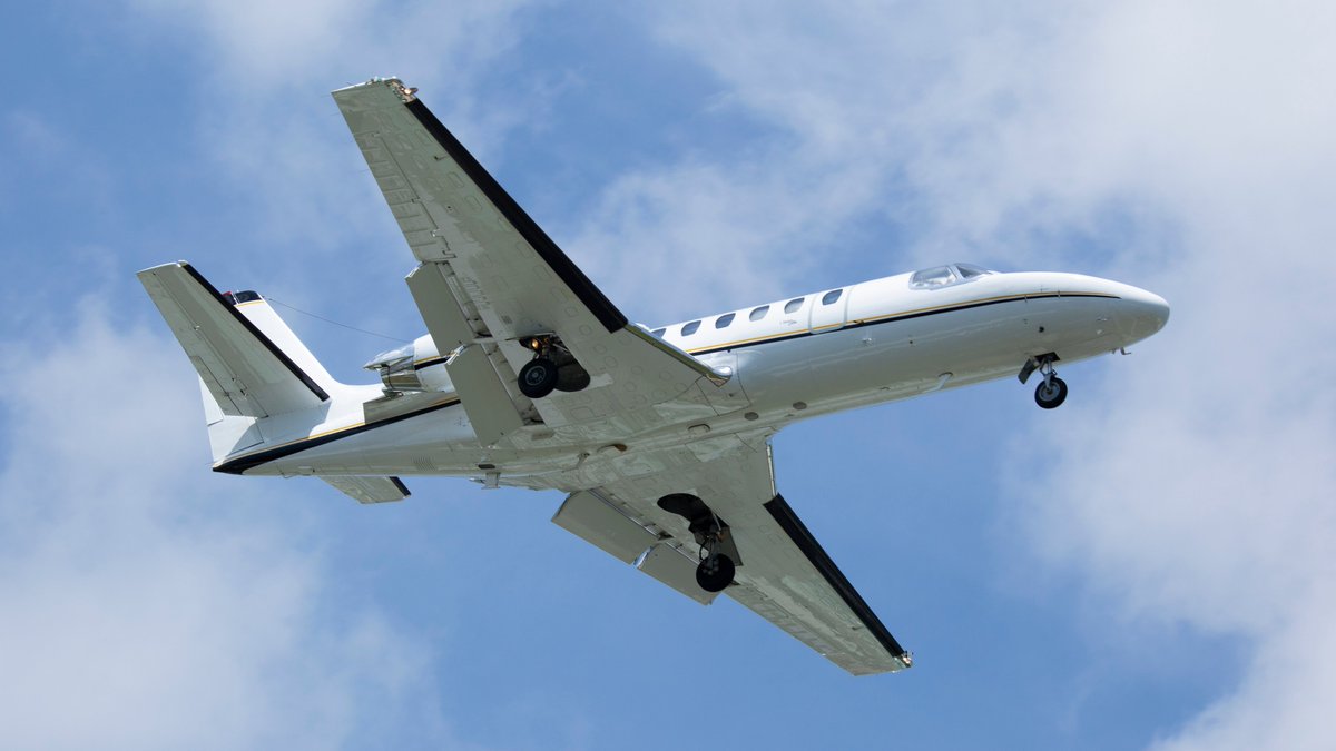 Check out this stunning shot of the Citation Ultra gliding through the skies🔆

#planesmart #aviation #cessna #citation #ultra #jetcharter #flyprivate #privatejet
