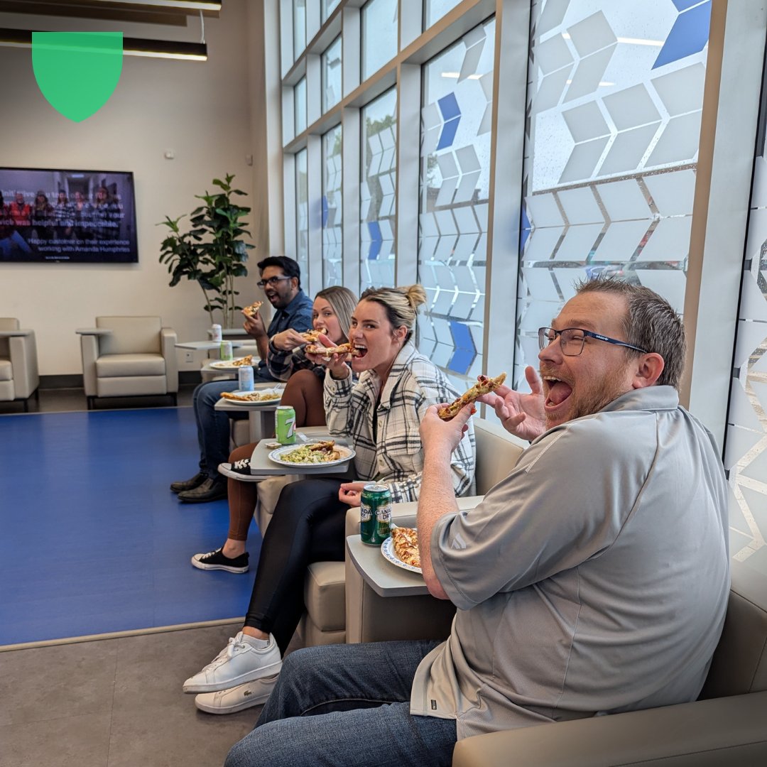 TangoInsurance's tweet image. Is there an office that likes pizza more than us? Hard to say 🤔
#OfficeLunch #PizzaWednesday