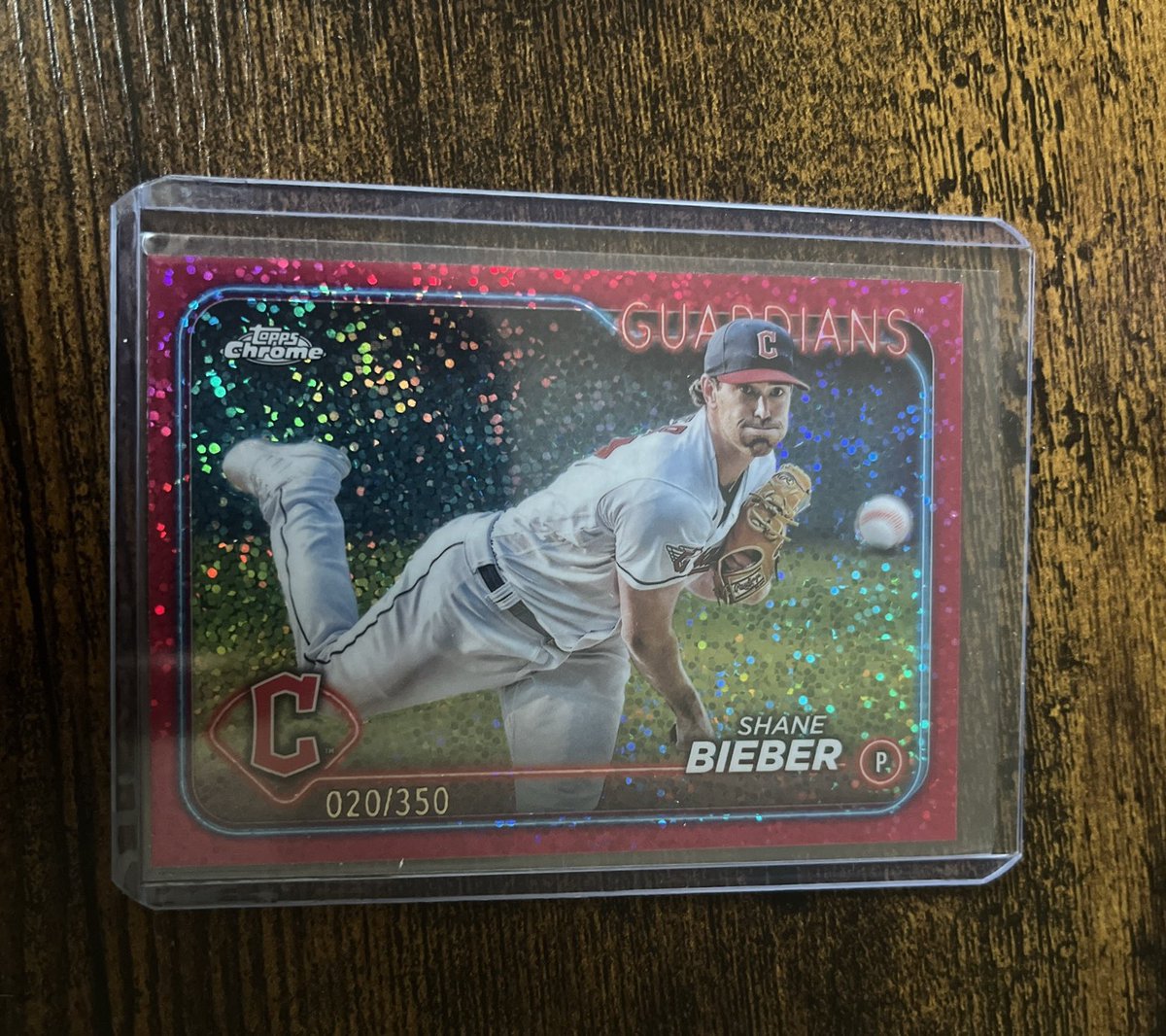 VASPTCards's tweet image. 2024 Topps Chrome - Magenta Speckle Refractor Shane Bieber /350 - $3