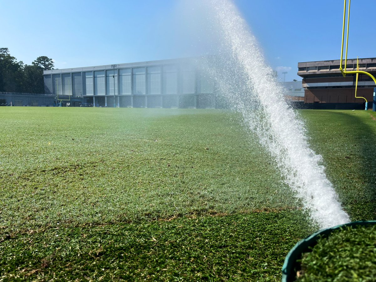 Tar_Heels_Turf's tweet image. Koman getting some work with football on the road for the first game of the year. Verticut x2, .75” hollow tine and sweep. Roll and foliar fertilizer app tomorrow and it’ll be as good as new.