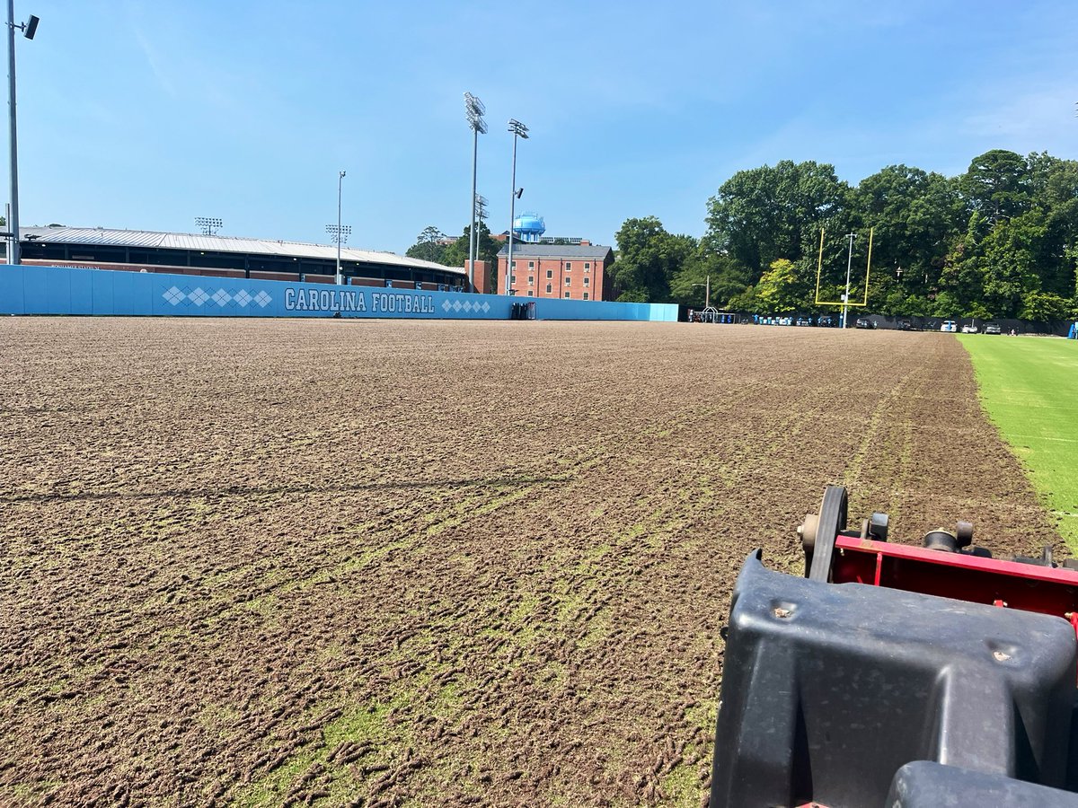 Tar_Heels_Turf's tweet image. Koman getting some work with football on the road for the first game of the year. Verticut x2, .75” hollow tine and sweep. Roll and foliar fertilizer app tomorrow and it’ll be as good as new.