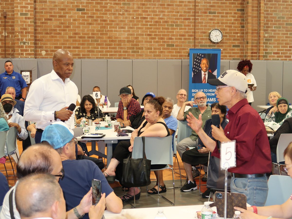 QCHnyc's tweet photo. It was a pleasure having @NYCMayor at our Forest Hills Community Center today to host an Older Adult Town Hall! Over 120 neighbors from our six older adult centers gathered to discuss important issues, from safety to housing, and @NYCMayor responded to their concerns. @NYCAging https://t.co/hd8qhOcTMX