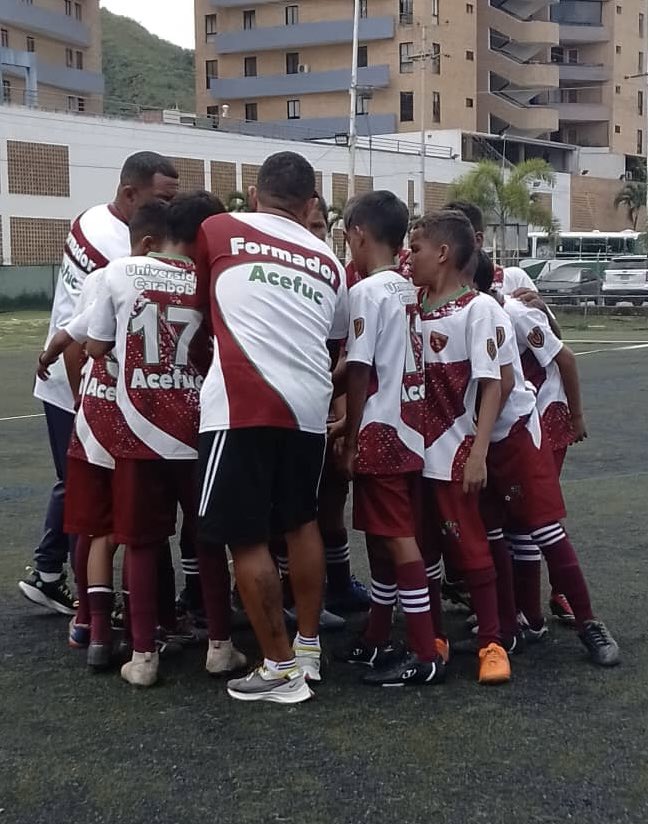 HPasquez's tweet photo. La Sub-13 de ACEFUC pasa a la semifinal.

En ronda de cuartos de final del torneo Batalla de Carabobo ACEFUC Barbula se llevó los 3 puntos al superar 3 X 0 a Palmeiras FC, los goles fueron obra de Hilderson Gil, 
Aiverson Acosta y 
Santiago Sequera. Jornada en el Campo Sport Park https://t.co/kBEPr3n4v2