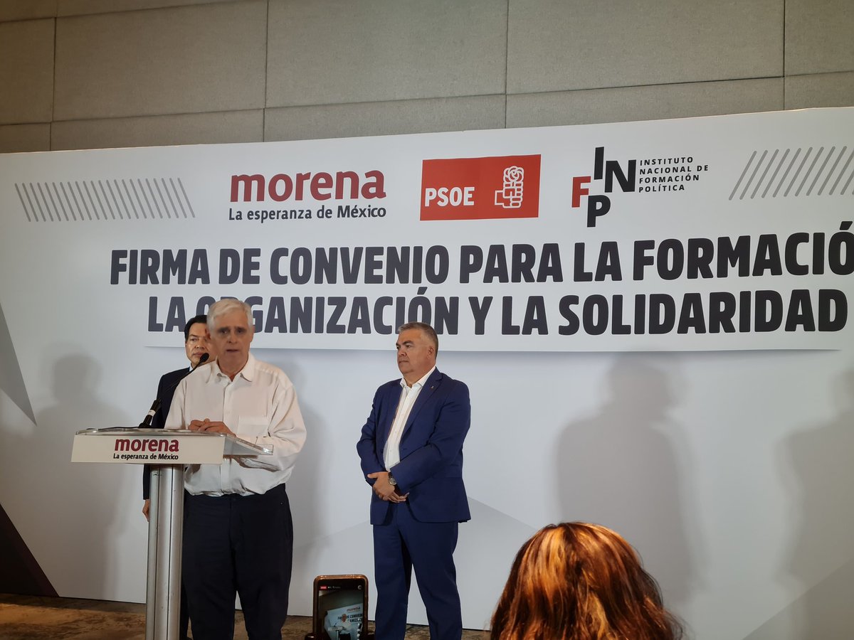 El Instituto Nacional de Formación Política (INFP) del <a href="/PartidoMorenaMx/">Morena</a> firma un convenio con el <a href="/PSOE/">PSOE</a> para la formación, organización y solidaridad. <a href="/santicl/">Santos Cerdán León</a>, de Organización de #PSOE y el <a href="/fisgonmonero/">Rafael Barajas</a>, del #INFP, dijeron que la lucha es internacional
👉angulo7.com.mx