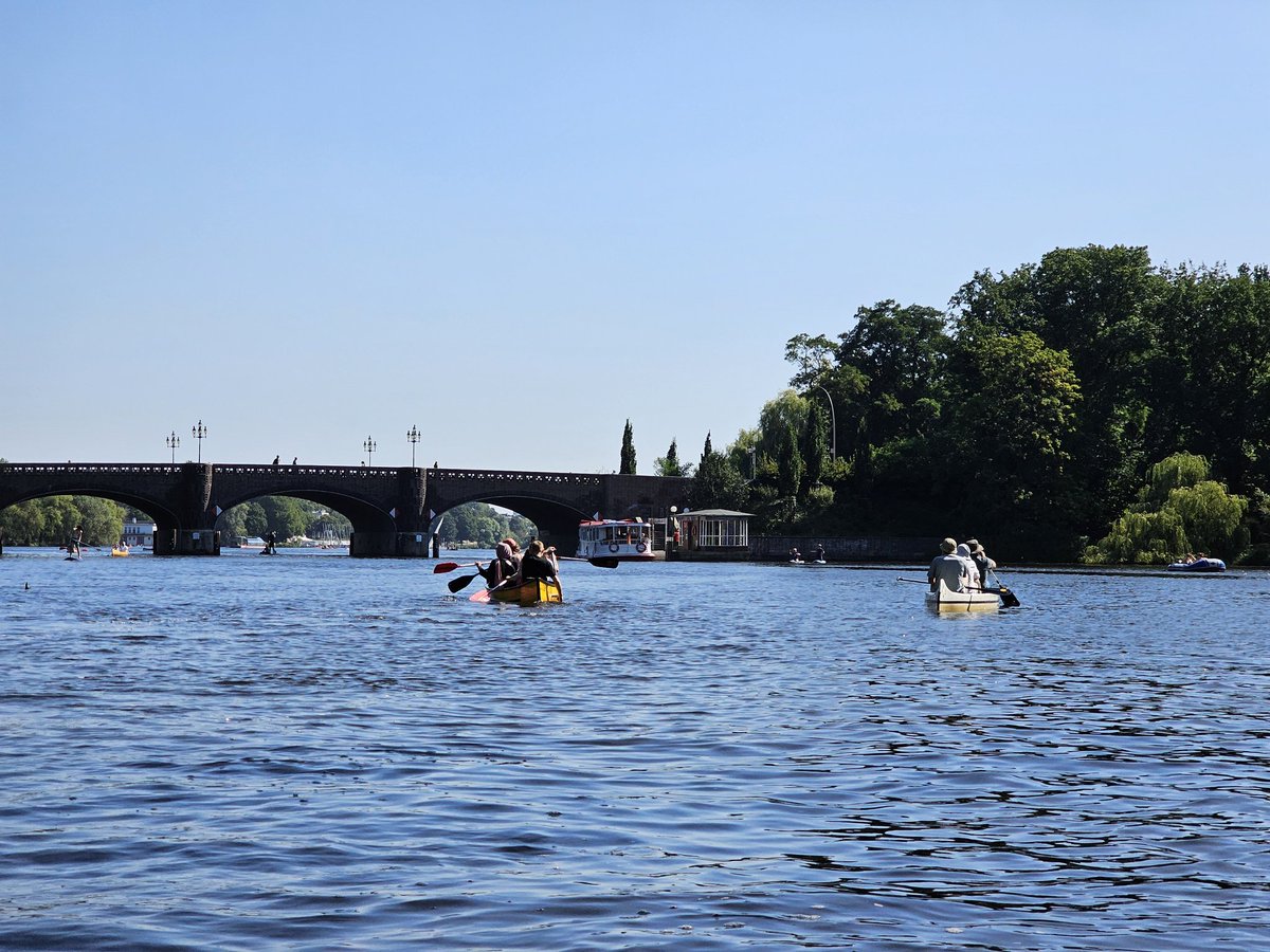 Enjoying beautiful #Hamburg together with the best team. We paddled along the Alster and Hamburg's canals in perfect weather. After that we had great mexican food 😎
#neuropathology #zmnh #neurooncology #uhh #ukeHamburg #emmynoether