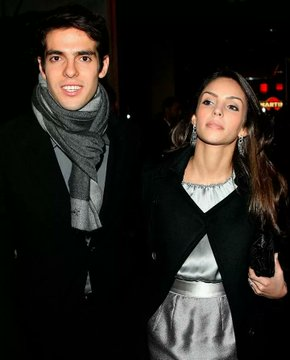 honordetigre's tweet photo. Todo HOMBRE debe ver esto:

La ex esposa de Kaká reveló que la razón por la que se divorció fue porque él era un marido perfecto.

Ella dijo: "Kaká nunca me traicionó, me trató bien. El problema era que era demasiado perfecto para mí".

🧵[ Ella lo odiaba por ser amable ] https://t.co/CnFrPKmqYv