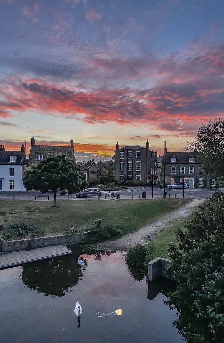 VeronicaJoPo's tweet image. A few more photos from the Red &amp;amp; Pink Sky this evening over Ely Riverside in Cambridgeshire.
#Redsky #LovEly #thefens #Sunset