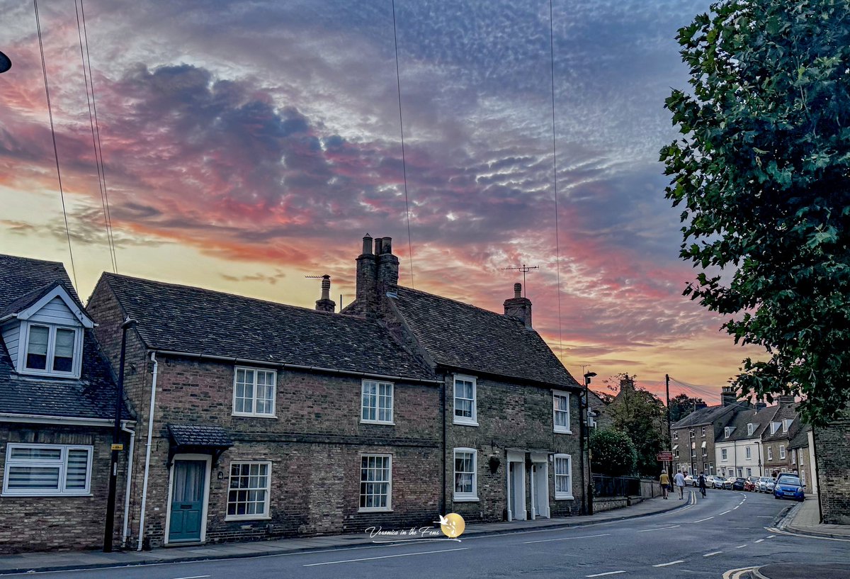 VeronicaJoPo's tweet image. A few more photos from the Red &amp;amp; Pink Sky this evening over Ely Riverside in Cambridgeshire.
#Redsky #LovEly #thefens #Sunset