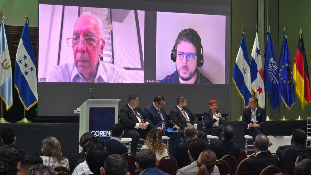 asielsalvador's tweet photo. René González @EOR_energia; Roberto Quirós Balma,
@GrupoICEcr; Teófilo de la Torre #CDMER #CR;  Humberto Perla #GrupoEdecsa; Silvia Alvarado de Córdoba @AMM_Guatemala Randall Zúñiga
@CRMinae Armando Ruiz @IEEEorg SV discuten los desafíos hacia la #SeguridadEnergética regional. https://t.co/HzmK37NKFs