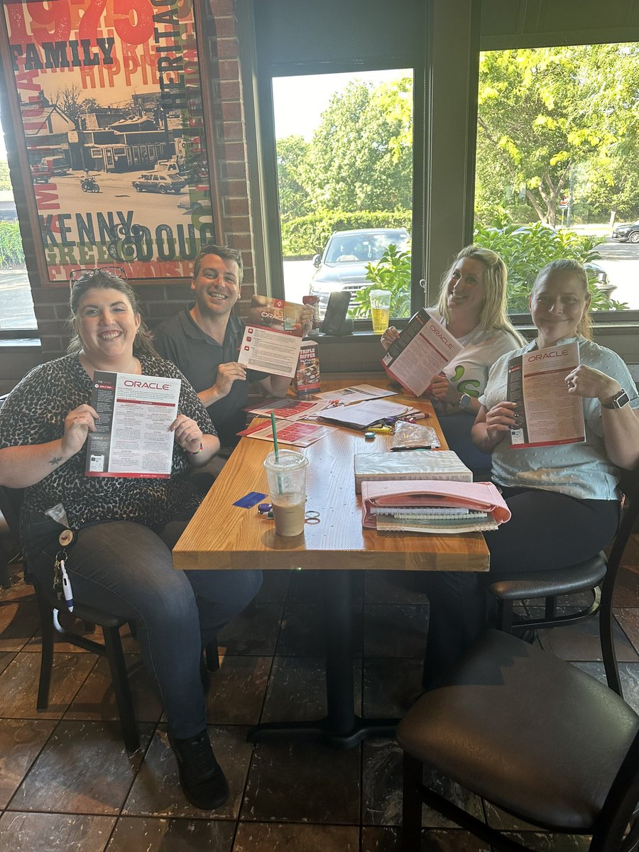 tomchilihead's tweet photo. Facilitated my first manager meeting as part of my #RISE development! (I think they listened 😋) 
We are P3 and #Oracle ready! 🌶️❤️

@yofeesha @ktlynne822 @Chilis @AA_M_WHITE #teambayshore https://t.co/YPuCPovw3V