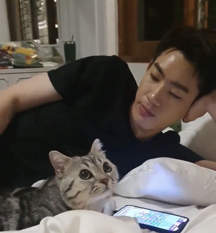 off jumpol with animal 'a thread '

animal lovers tend to be kind, compassionate, and responsible people.

#ออฟจุมพล #OffJumpol