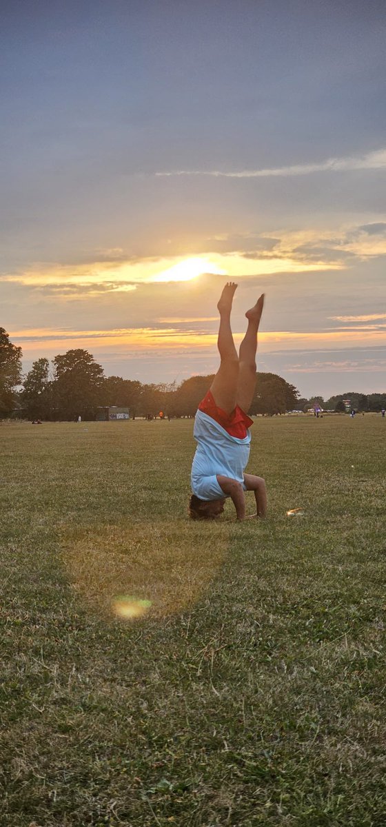Toe touch the sunset @onepeopleyoga #prem #divinelove #shanti #onepeople