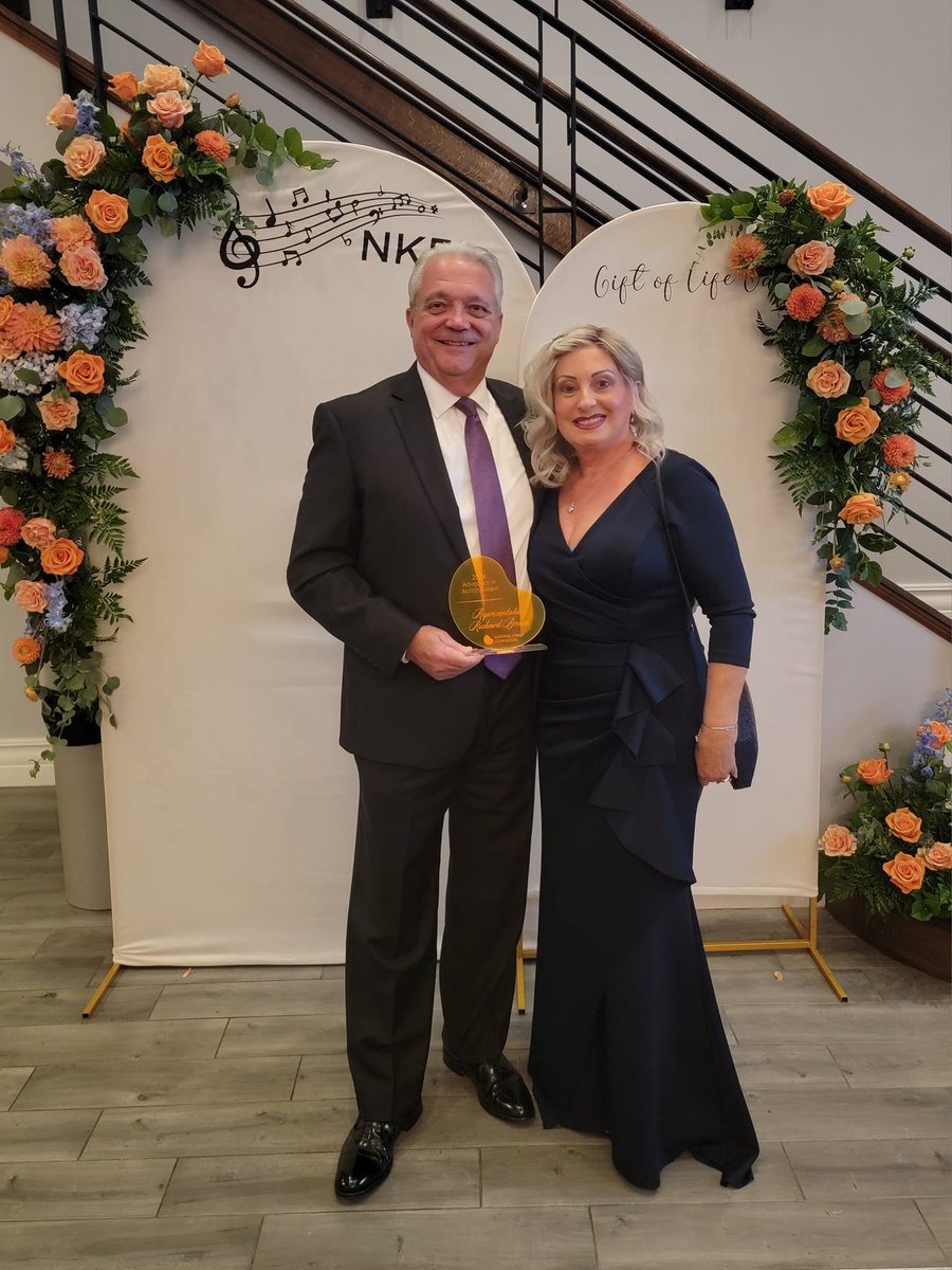 I had the distinct honor to accept the National Kidney Foundation's 2024 Advocacy Award alongside Rep. Lampton. This award recognizes our work on HB 399, giving employers a tax credit if they give employees paid leave for being a living organ donor. Thank you again to the NKF!🧡