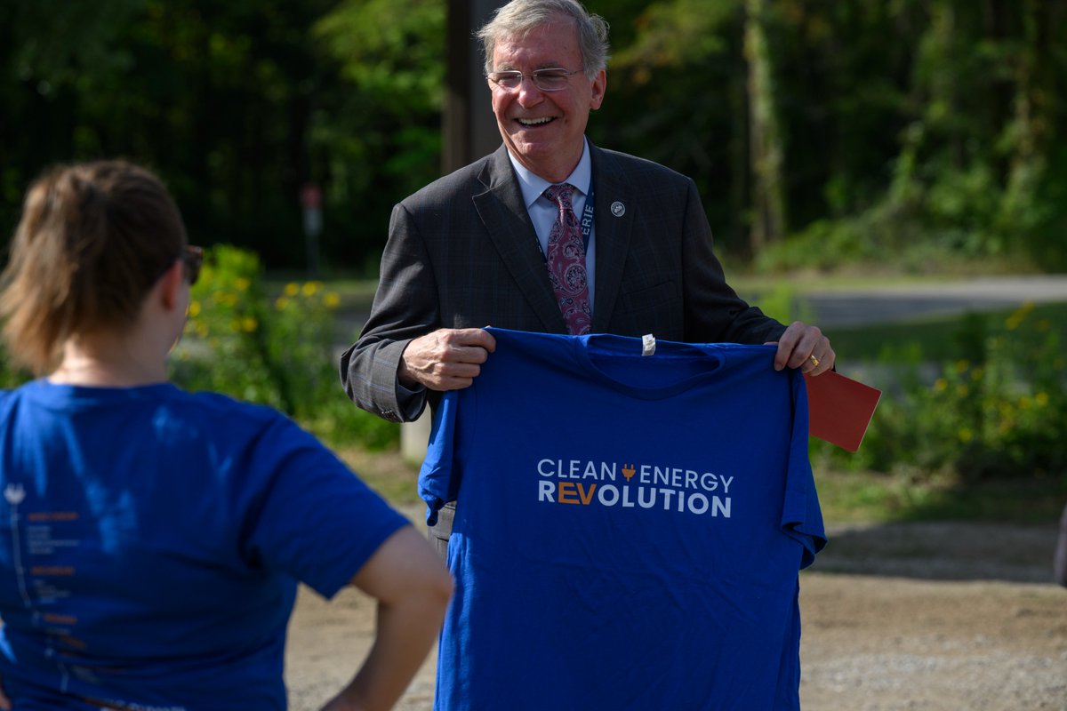 actonclimateUS's tweet photo. Today's #CleanEnergyREVolution Tour stop in @CityofEriePA was electric! 🔋⚡️
Thanks Mayor @JosephSchember, @alizaidi46, and local leaders for highlighting how federal investments in weatherization are #DrivingClimateProgress in Erie, making homes safer and more energy efficient! https://t.co/UyJr7jllrI