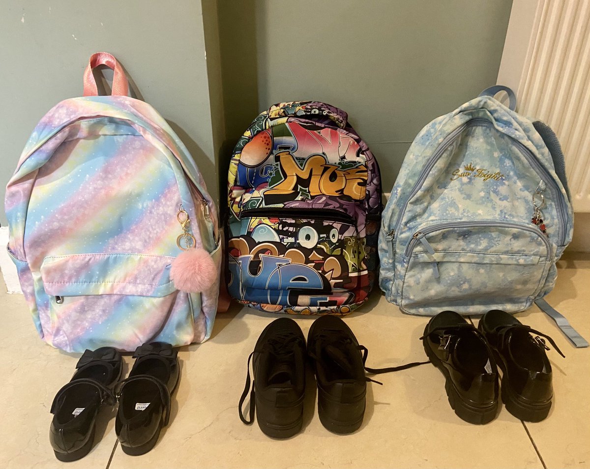 McLoughlin_Lab's tweet image. And just like that there were 3! #backtoschool