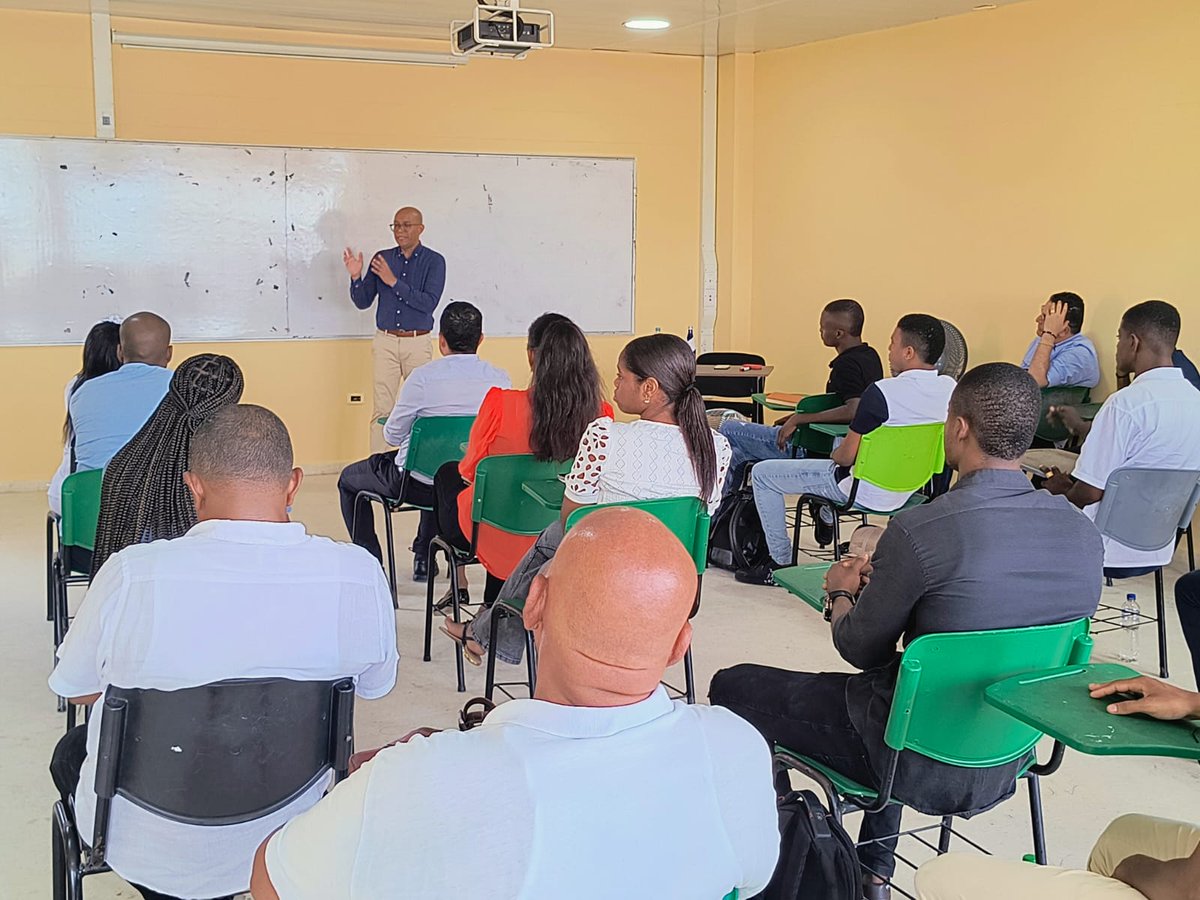 CorteSupremaJ's tweet photo. #AEstaHora magistrados de la @CorteSupremaJ dictan cátedra a estudiantes de derecho de la Universidad Tecnológica del Chocó. https://t.co/ZT5Wuz5iz9