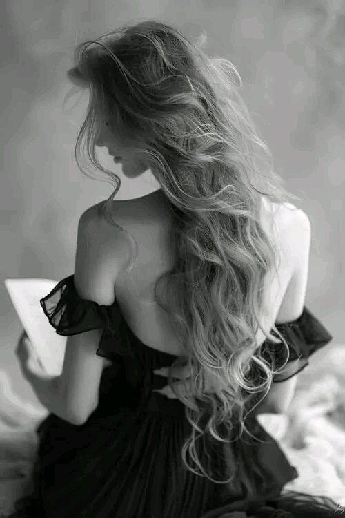 لقد تغيرتُ كثيراً تبدل حالي، وأصبح قلبي مرناً وغير مبالي، معتاداً على كُل ما هو مؤذي، الشيء الوحيد الثابت في حياتي هو إسمي