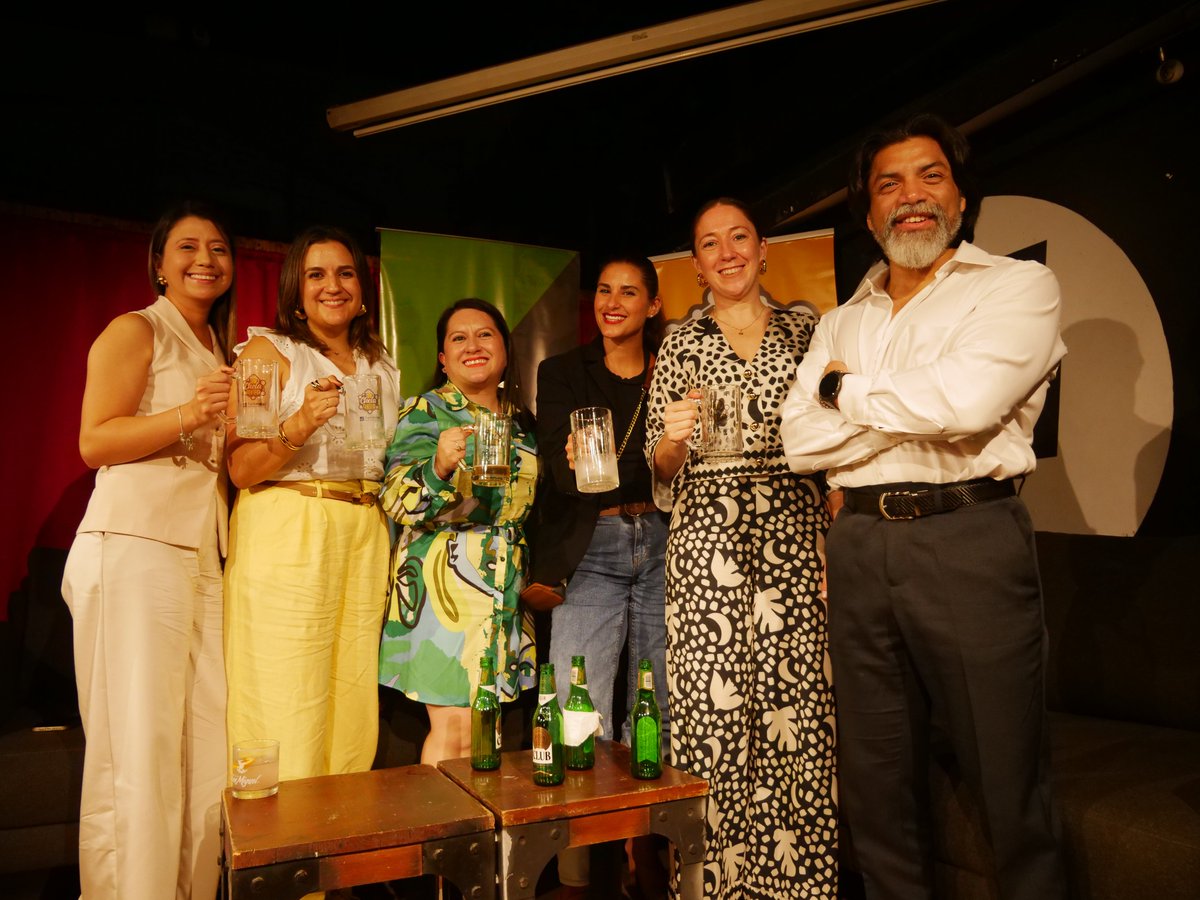 espol's tweet photo. #ESPOLesCiencia 
La décimo séptima edición de la #ChelaCientífica 🍺🧪reunió a expertos que abordaron los mitos y realidades que giran en torno a la nutrición. Fue un espacio que tuvo gran acogida e interés del público que acudió al encuentro. 
Conoce los detalles: https://t.co/lv4DsRsoKn