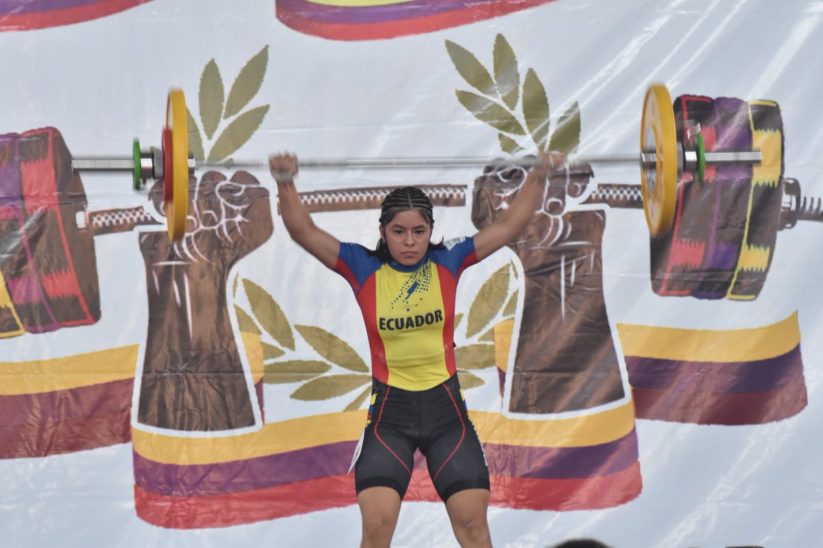 #PanamericanodePesas
Sub15, Sub17
Finalizó el arranque de los 40 Kg. Ecuador obtiene bronce.
Ubicaciones
1. Isanelly Da Silva, pero no Brasil, 56 Kg
2. Estefany Montejano, México, 49 Kg
3. Doménica Endara, Ecuador, 48 Kg.
Este instante se cumple la prueba del envión.
<a href="/aguschmer/">Andrés Guschmer Tamariz</a>