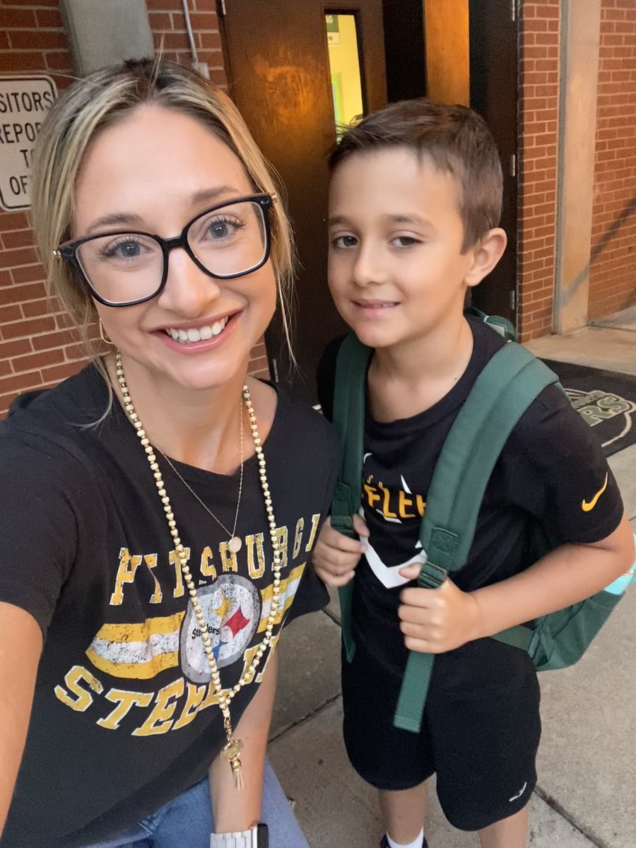 Fan day at school #rnegreatthings #steelers <a href="/steelers/">Pittsburgh Steelers</a> 🖤💛🖤💛