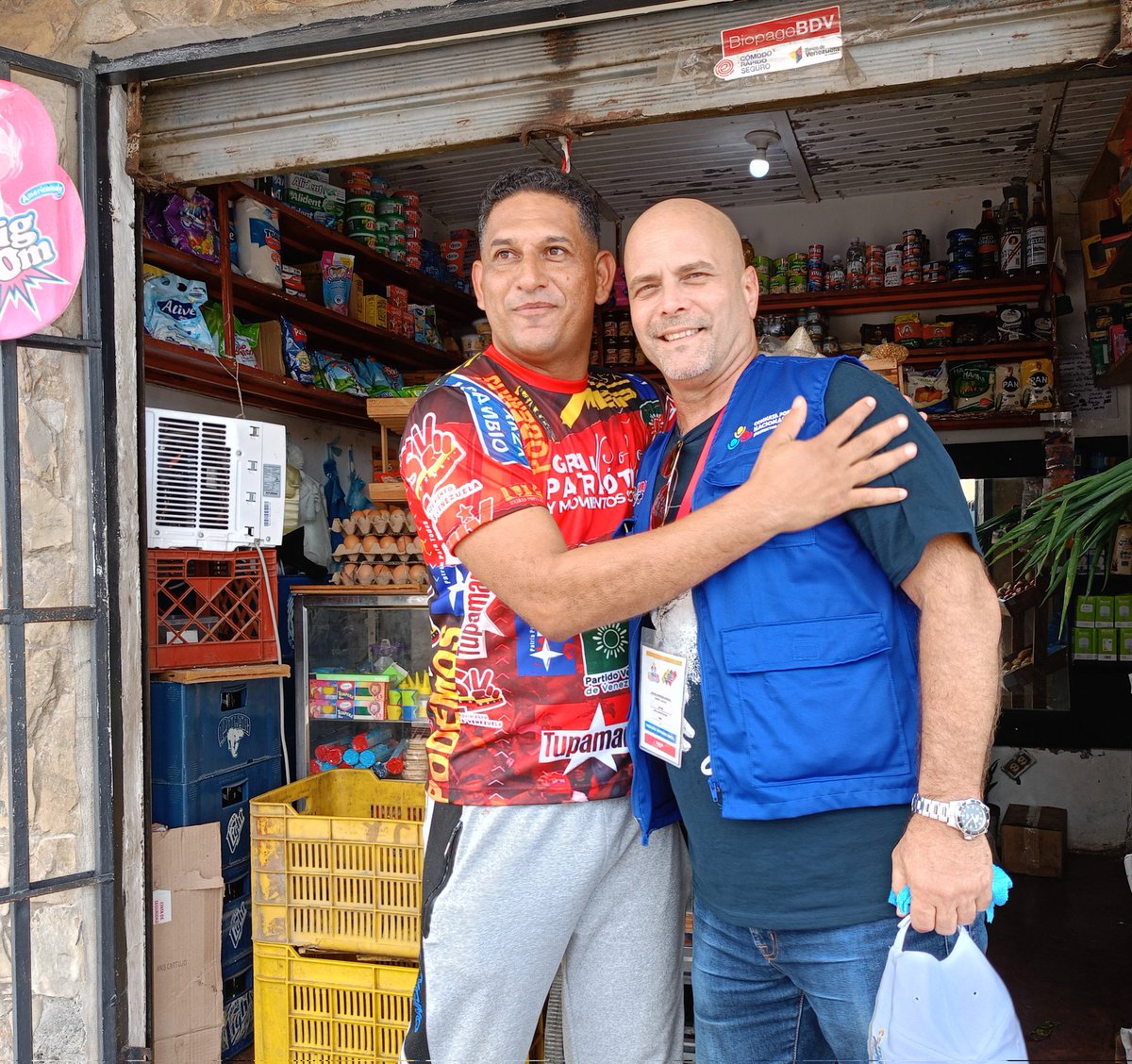 "Yo pasé un curso en la CUJAE, y allí me sumé a la lucha por #LosCinco", me dijo este 'comunero', dueño de un pequeño negocio en un barrio de Miranda, #Venezuela #Cuba #CDRCuba