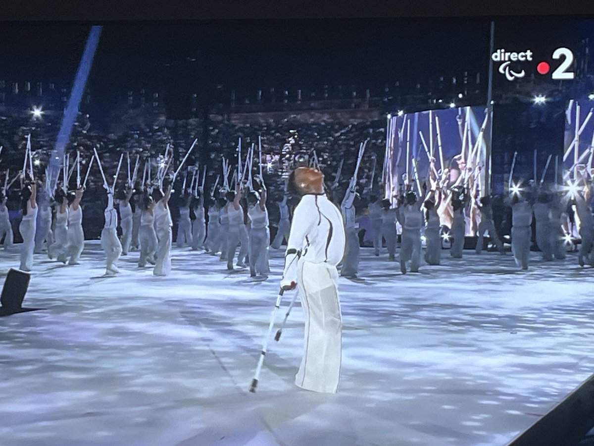 Fierté d'être français quand toute une nation danse en béquilles 🇫🇷 👏👏👏