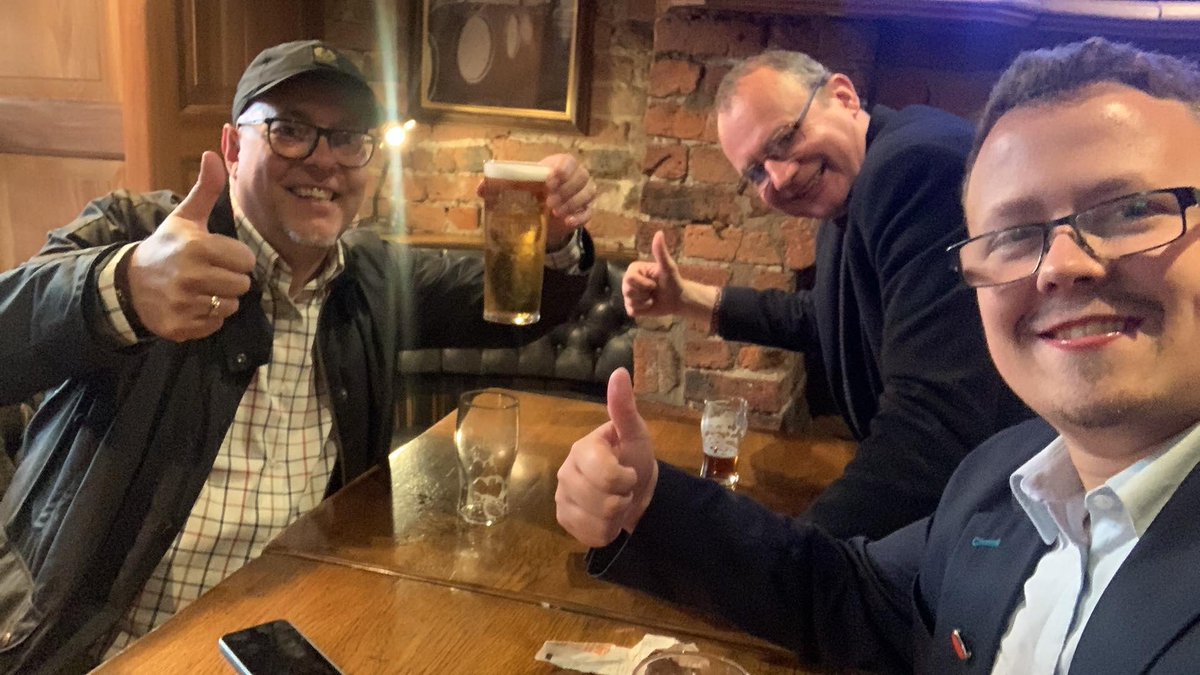 The <a href="/RMTunion/">RMT</a> dream team catch up. Regional organiser <a href="/SteveShawRMT/">Steve Shaw</a> with the rail gourmet TPE industrial representatives 🚂👌