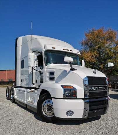 MidONTrucks's tweet photo. ⚠️ Looking to get yourself into a brand new 2024 or 2025 Mack Anthem? 
We've got you covered! 
Plenty  of Day Cabs &amp; Sleeper Models to choose from.  
Contact us today for SPECIAL PRICING!! https://t.co/jZmK6oATFQ